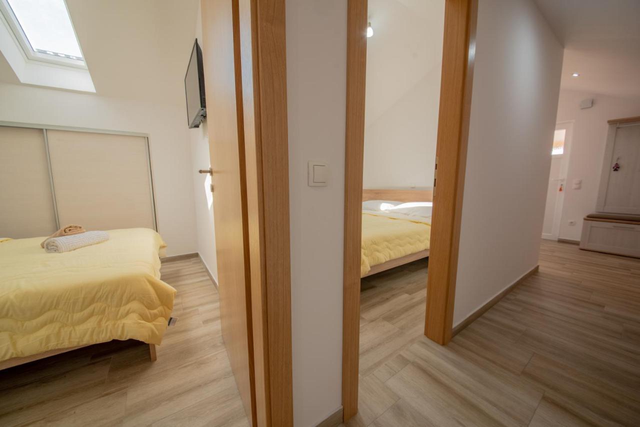 Apartman Eva Vrsi Exteriör bild