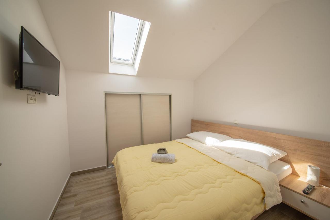 Apartman Eva Vrsi Exteriör bild